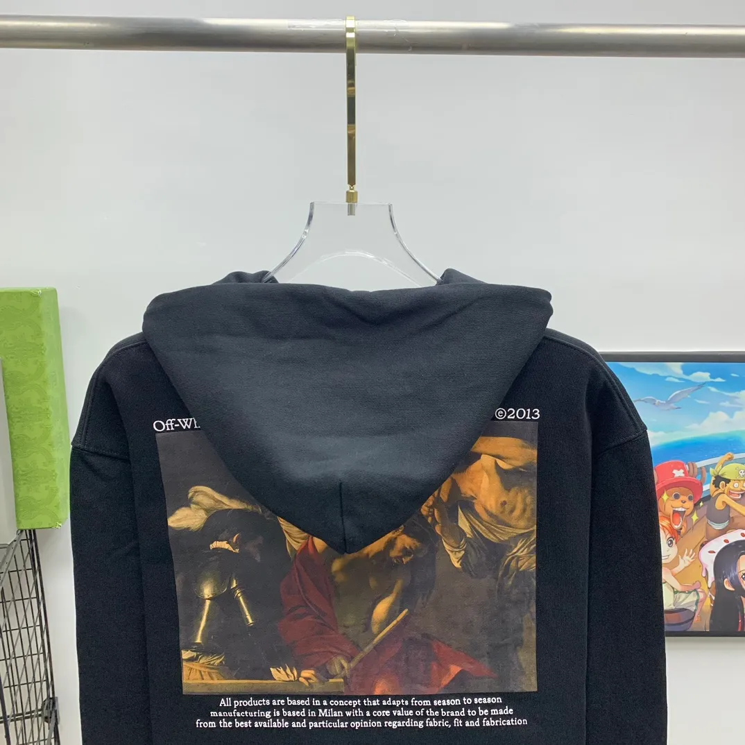 22SS approved version OFFWHITE (OW) Killing and being killed, punishment and sanctity Caravaggio oil painting pure cotton color religious unisex autumn and winter pure cotton hoodie sweatshirt OW perfectly integrates classical literature and art and street culture, paying tribute to VA20SS. Baroqueism, Caravaggio's classic oil painting series, literary street temperament, and 19FW Monet oil paintings. This is also a replacement for Monet. There is a minimalist plain logo on the chest, and a large digital oil painting print on the back with Kornit digital direct inkjet printing. The picture is clear and the stripes transition is smooth. It has a strong religious color, a Vintage style in line with the tone of the Renaissance, and an ultra-clear texture. The fabric is made of 480g combed cotton terry fabric, which has a full drape. Warm and comfortable!  Color: Black Size: XS-L P:390